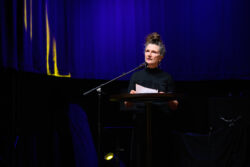 Taiteen akateemikko Sirkku Peltola piti juhlapuheen Majaoja-säätiön päätösjuhlassa 25.10.2025.